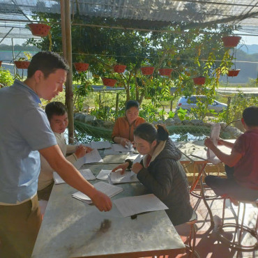 Làm việc khoa học